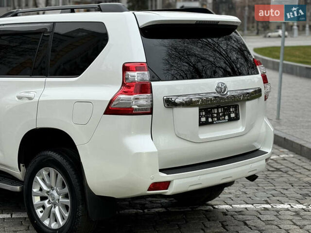 Белый Тойота Ленд Крузер Прадо, объемом двигателя 2.8 л и пробегом 280 тыс. км за 26999 $, фото 34 на Automoto.ua