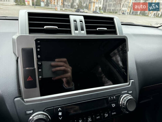 Белый Тойота Ленд Крузер Прадо, объемом двигателя 2.8 л и пробегом 280 тыс. км за 26999 $, фото 82 на Automoto.ua