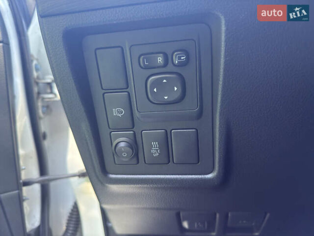 Белый Тойота Ленд Крузер Прадо, объемом двигателя 2.76 л и пробегом 161 тыс. км за 31900 $, фото 22 на Automoto.ua