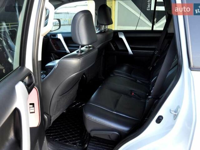 Білий Тойота Ленд Крузер Прадо, об'ємом двигуна 2.7 л та пробігом 145 тис. км за 25500 $, фото 22 на Automoto.ua