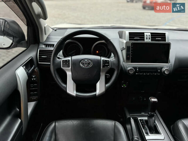 Белый Тойота Ленд Крузер Прадо, объемом двигателя 2.8 л и пробегом 280 тыс. км за 26999 $, фото 73 на Automoto.ua