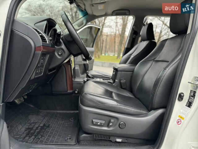 Белый Тойота Ленд Крузер Прадо, объемом двигателя 2.8 л и пробегом 280 тыс. км за 26999 $, фото 50 на Automoto.ua