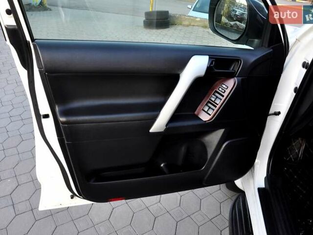 Білий Тойота Ленд Крузер Прадо, об'ємом двигуна 2.7 л та пробігом 145 тис. км за 25500 $, фото 19 на Automoto.ua