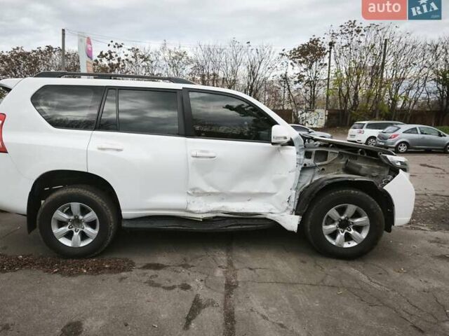 Белый Тойота Ленд Крузер Прадо, объемом двигателя 2.8 л и пробегом 154 тыс. км за 21600 $, фото 7 на Automoto.ua