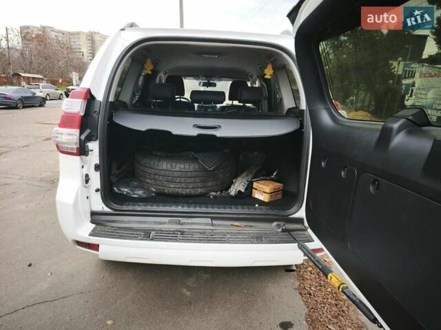 Белый Тойота Ленд Крузер Прадо, объемом двигателя 2.8 л и пробегом 154 тыс. км за 21600 $, фото 17 на Automoto.ua