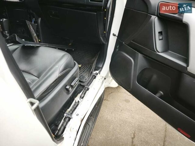 Белый Тойота Ленд Крузер Прадо, объемом двигателя 2.8 л и пробегом 154 тыс. км за 21600 $, фото 2 на Automoto.ua