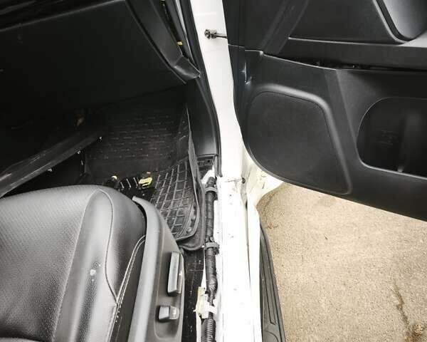 Белый Тойота Ленд Крузер Прадо, объемом двигателя 2.8 л и пробегом 154 тыс. км за 21600 $, фото 11 на Automoto.ua