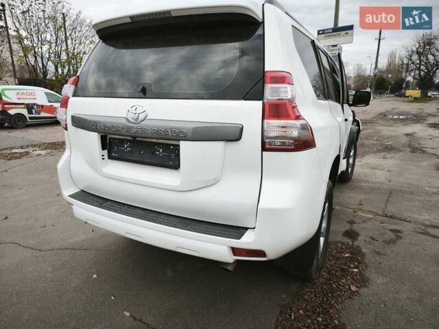 Белый Тойота Ленд Крузер Прадо, объемом двигателя 2.8 л и пробегом 154 тыс. км за 21600 $, фото 5 на Automoto.ua