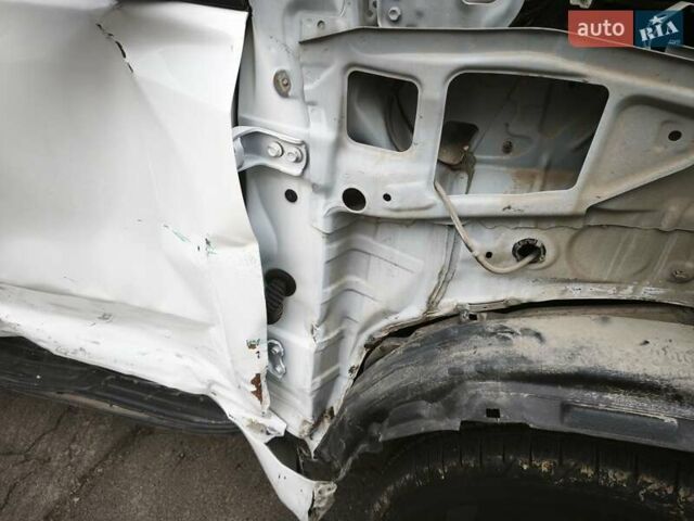 Белый Тойота Ленд Крузер Прадо, объемом двигателя 2.8 л и пробегом 154 тыс. км за 21600 $, фото 10 на Automoto.ua