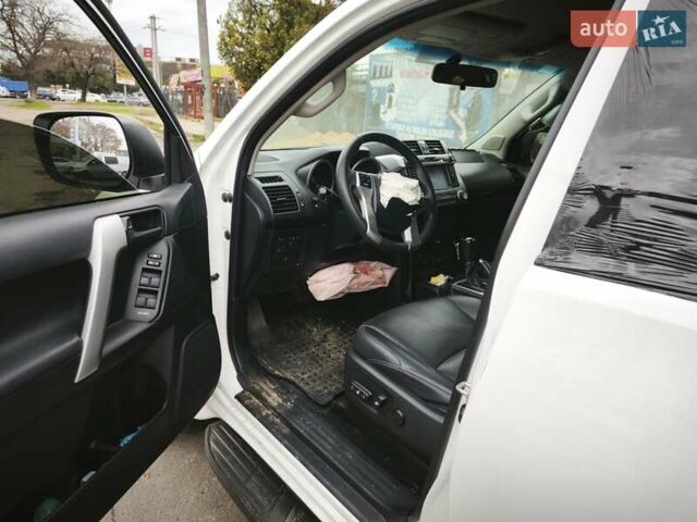 Белый Тойота Ленд Крузер Прадо, объемом двигателя 2.8 л и пробегом 154 тыс. км за 21600 $, фото 18 на Automoto.ua