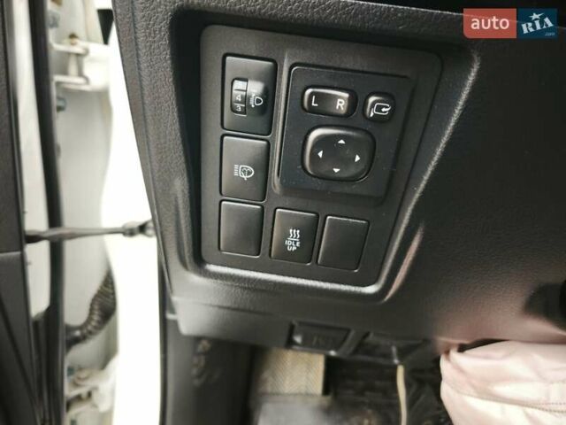 Белый Тойота Ленд Крузер Прадо, объемом двигателя 2.8 л и пробегом 154 тыс. км за 21600 $, фото 24 на Automoto.ua