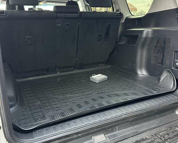 Белый Тойота Ленд Крузер Прадо, объемом двигателя 2.69 л и пробегом 153 тыс. км за 27900 $, фото 21 на Automoto.ua