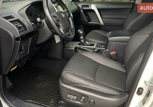 Белый Тойота Ленд Крузер Прадо, объемом двигателя 2.69 л и пробегом 153 тыс. км за 28982 $, фото 6 на Automoto.ua