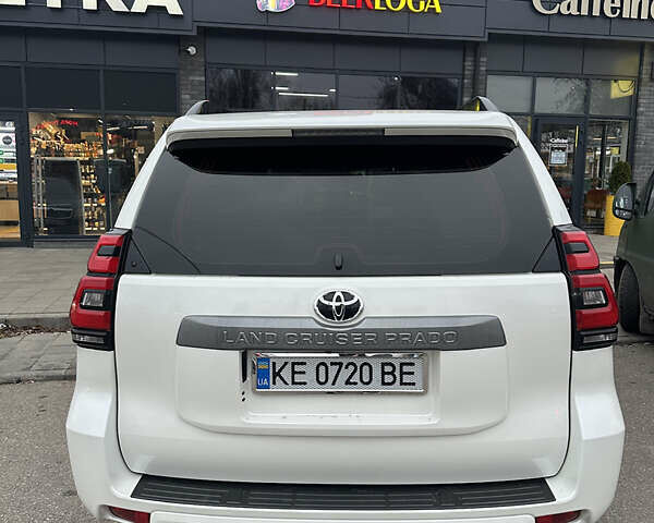 Белый Тойота Ленд Крузер Прадо, объемом двигателя 2.76 л и пробегом 293 тыс. км за 32500 $, фото 4 на Automoto.ua