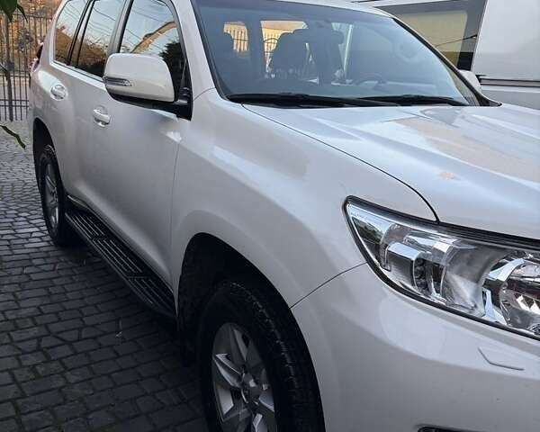 Белый Тойота Ленд Крузер Прадо, объемом двигателя 2.8 л и пробегом 98 тыс. км за 35333 $, фото 1 на Automoto.ua