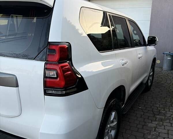 Белый Тойота Ленд Крузер Прадо, объемом двигателя 2.8 л и пробегом 98 тыс. км за 35333 $, фото 12 на Automoto.ua