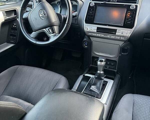 Белый Тойота Ленд Крузер Прадо, объемом двигателя 2.8 л и пробегом 98 тыс. км за 35333 $, фото 6 на Automoto.ua