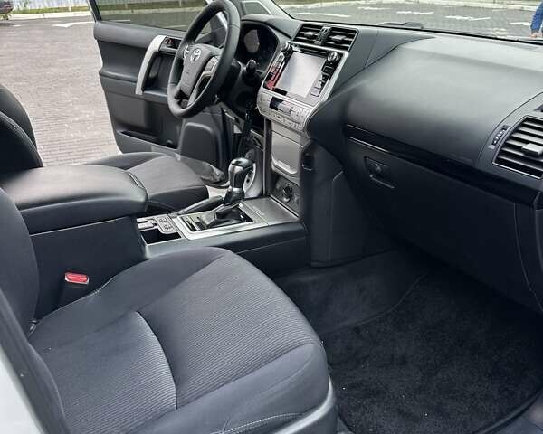 Белый Тойота Ленд Крузер Прадо, объемом двигателя 2.69 л и пробегом 153 тыс. км за 27900 $, фото 25 на Automoto.ua