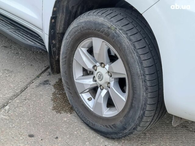 Белый Тойота Ленд Крузер Прадо, объемом двигателя 2.8 л и пробегом 122 тыс. км за 37490 $, фото 5 на Automoto.ua