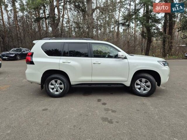 Белый Тойота Ленд Крузер Прадо, объемом двигателя 2.7 л и пробегом 83 тыс. км за 32950 $, фото 3 на Automoto.ua