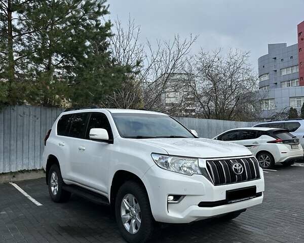 Белый Тойота Ленд Крузер Прадо, объемом двигателя 2.69 л и пробегом 153 тыс. км за 27900 $, фото 1 на Automoto.ua