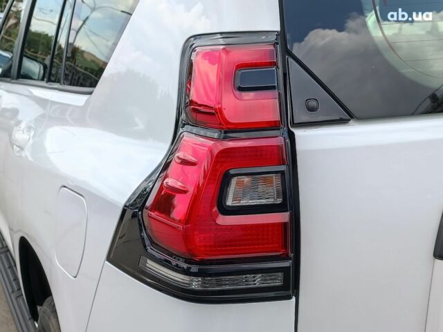 Белый Тойота Ленд Крузер Прадо, объемом двигателя 2.8 л и пробегом 122 тыс. км за 37490 $, фото 9 на Automoto.ua