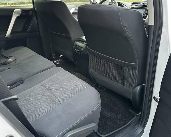 Белый Тойота Ленд Крузер Прадо, объемом двигателя 2.69 л и пробегом 153 тыс. км за 27900 $, фото 29 на Automoto.ua