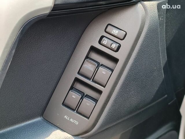 Белый Тойота Ленд Крузер Прадо, объемом двигателя 2.8 л и пробегом 122 тыс. км за 37490 $, фото 21 на Automoto.ua