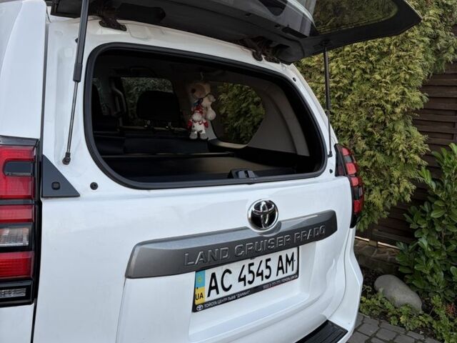 Білий Тойота Ленд Крузер Прадо, об'ємом двигуна 2.8 л та пробігом 98 тис. км за 35333 $, фото 6 на Automoto.ua