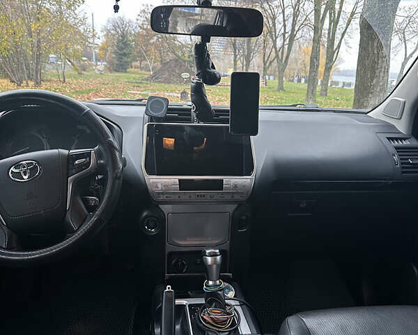 Белый Тойота Ленд Крузер Прадо, объемом двигателя 2.76 л и пробегом 293 тыс. км за 32500 $, фото 9 на Automoto.ua