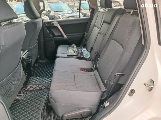 Белый Тойота Ленд Крузер Прадо, объемом двигателя 2.8 л и пробегом 122 тыс. км за 37490 $, фото 12 на Automoto.ua