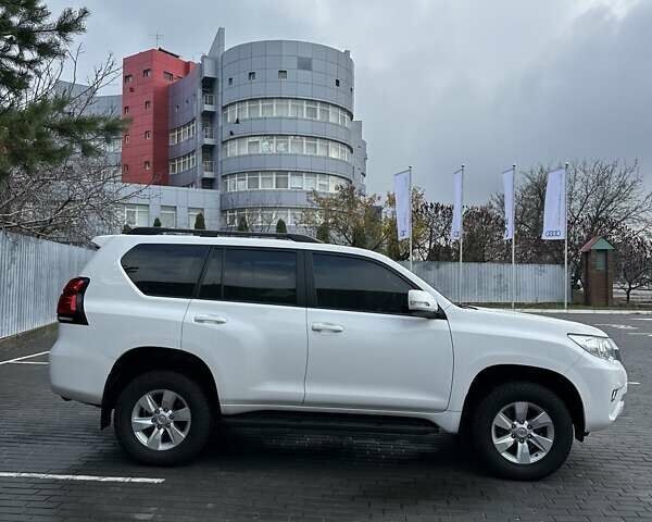 Белый Тойота Ленд Крузер Прадо, объемом двигателя 2.69 л и пробегом 153 тыс. км за 27900 $, фото 5 на Automoto.ua