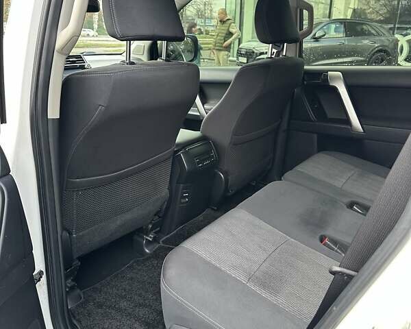 Белый Тойота Ленд Крузер Прадо, объемом двигателя 2.69 л и пробегом 153 тыс. км за 27900 $, фото 23 на Automoto.ua