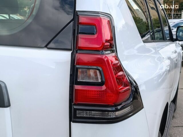 Белый Тойота Ленд Крузер Прадо, объемом двигателя 2.8 л и пробегом 122 тыс. км за 37490 $, фото 8 на Automoto.ua
