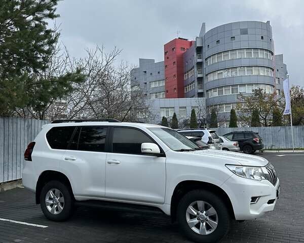 Белый Тойота Ленд Крузер Прадо, объемом двигателя 2.69 л и пробегом 153 тыс. км за 27900 $, фото 6 на Automoto.ua