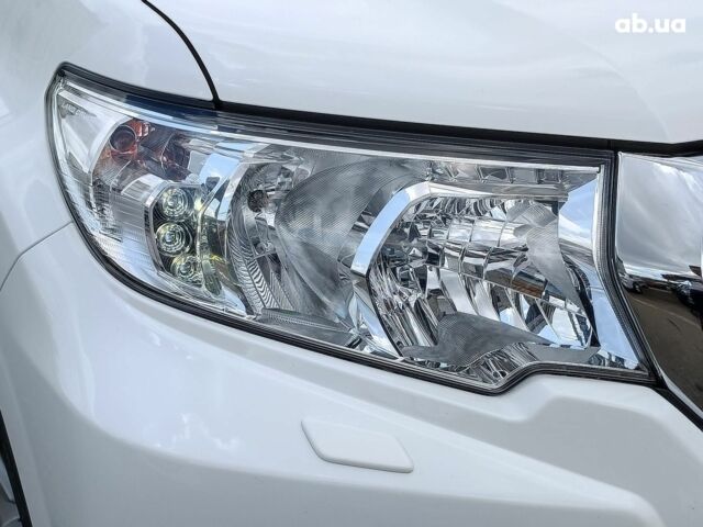 Белый Тойота Ленд Крузер Прадо, объемом двигателя 2.8 л и пробегом 122 тыс. км за 37490 $, фото 3 на Automoto.ua