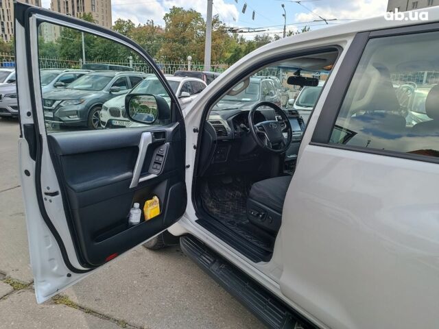 Белый Тойота Ленд Крузер Прадо, объемом двигателя 2.8 л и пробегом 122 тыс. км за 37490 $, фото 18 на Automoto.ua