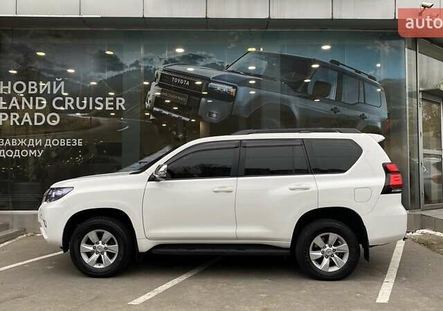 Белый Тойота Ленд Крузер Прадо, объемом двигателя 2.69 л и пробегом 153 тыс. км за 28982 $, фото 2 на Automoto.ua