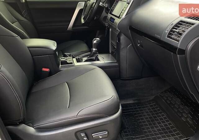 Белый Тойота Ленд Крузер Прадо, объемом двигателя 2.69 л и пробегом 153 тыс. км за 28982 $, фото 5 на Automoto.ua