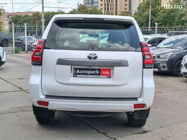 Белый Тойота Ленд Крузер Прадо, объемом двигателя 2.8 л и пробегом 122 тыс. км за 37490 $, фото 7 на Automoto.ua