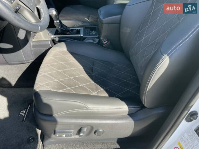 Тойота Ленд Крузер Прадо 2018 в Одессе на Automoto.ua Белый Тойота Ленд Крузер Прадо, объемом двигателя 2.69 л и пробегом 59 тыс. км за 33900 $, фото 24 на Automoto.ua