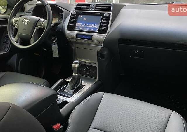 Тойота Ленд Крузер Прадо 2018 в Одессе на Automoto.ua Белый Тойота Ленд Крузер Прадо, объемом двигателя 2.69 л и пробегом 153 тыс. км за 29817 $, фото 10 на Automoto.ua