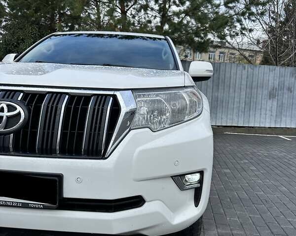 Белый Тойота Ленд Крузер Прадо, объемом двигателя 2.69 л и пробегом 153 тыс. км за 27900 $, фото 14 на Automoto.ua