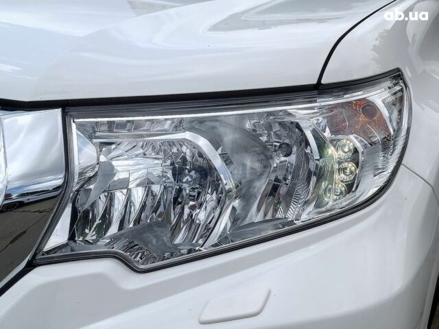 Белый Тойота Ленд Крузер Прадо, объемом двигателя 2.8 л и пробегом 122 тыс. км за 37490 $, фото 2 на Automoto.ua