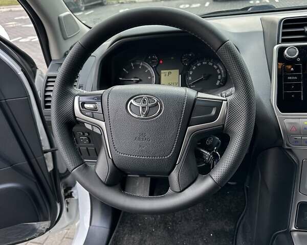 Белый Тойота Ленд Крузер Прадо, объемом двигателя 2.69 л и пробегом 153 тыс. км за 27900 $, фото 30 на Automoto.ua