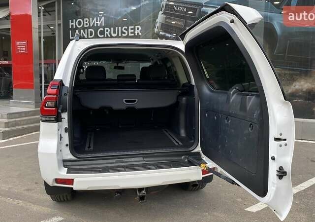 Тойота Ленд Крузер Прадо 2018 в Одессе на Automoto.ua Белый Тойота Ленд Крузер Прадо, объемом двигателя 2.69 л и пробегом 153 тыс. км за 29817 $, фото 13 на Automoto.ua