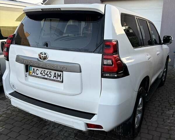 Белый Тойота Ленд Крузер Прадо, объемом двигателя 2.8 л и пробегом 98 тыс. км за 35333 $, фото 2 на Automoto.ua