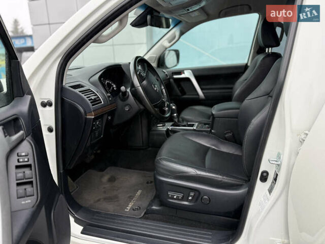 Белый Тойота Ленд Крузер Прадо, объемом двигателя 4 л и пробегом 64 тыс. км за 42900 $, фото 10 на Automoto.ua