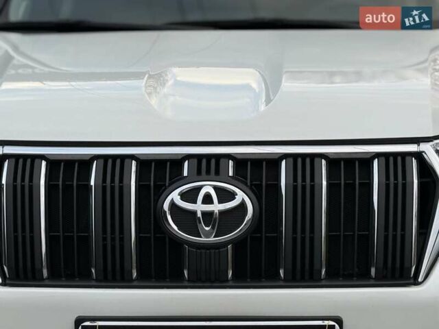 Белый Тойота Ленд Крузер Прадо, объемом двигателя 4 л и пробегом 79 тыс. км за 38700 $, фото 28 на Automoto.ua