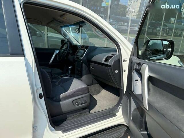 Белый Тойота Ленд Крузер Прадо, объемом двигателя 4 л и пробегом 119 тыс. км за 34950 $, фото 11 на Automoto.ua